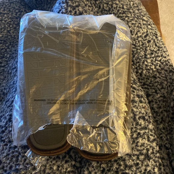 Men’s Slippers - Picture 2 of 3